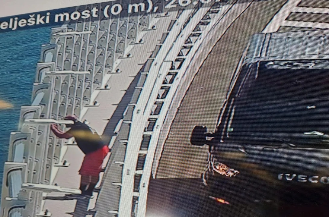 Jako opasno: Zaustavio vozilo na Pelješkom mostu kako bi 'ovjekovječio trenutak'