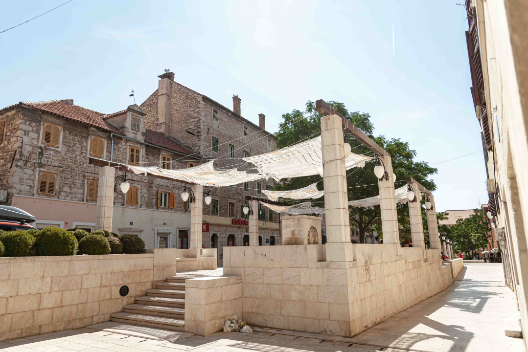 Od danas na Starom pazaru vam ženski ručni rad pruža hlad: 'Neka ovo postane mjesto druženja'