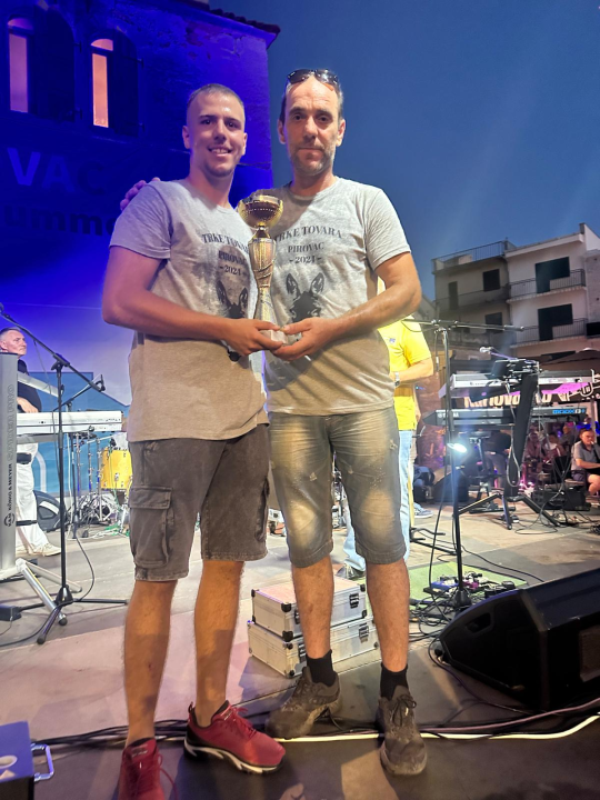 Ante Baus pobjednik trke na tovarima u Pirovcu