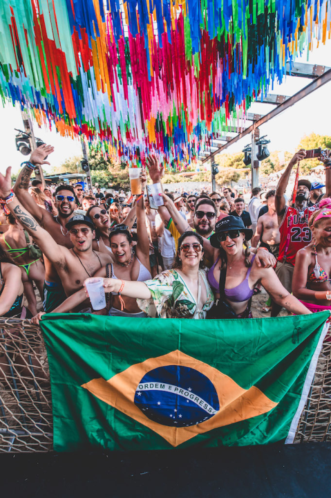 Defected Croatia: Pet tisuća partijanera uživalo u Tisnom 