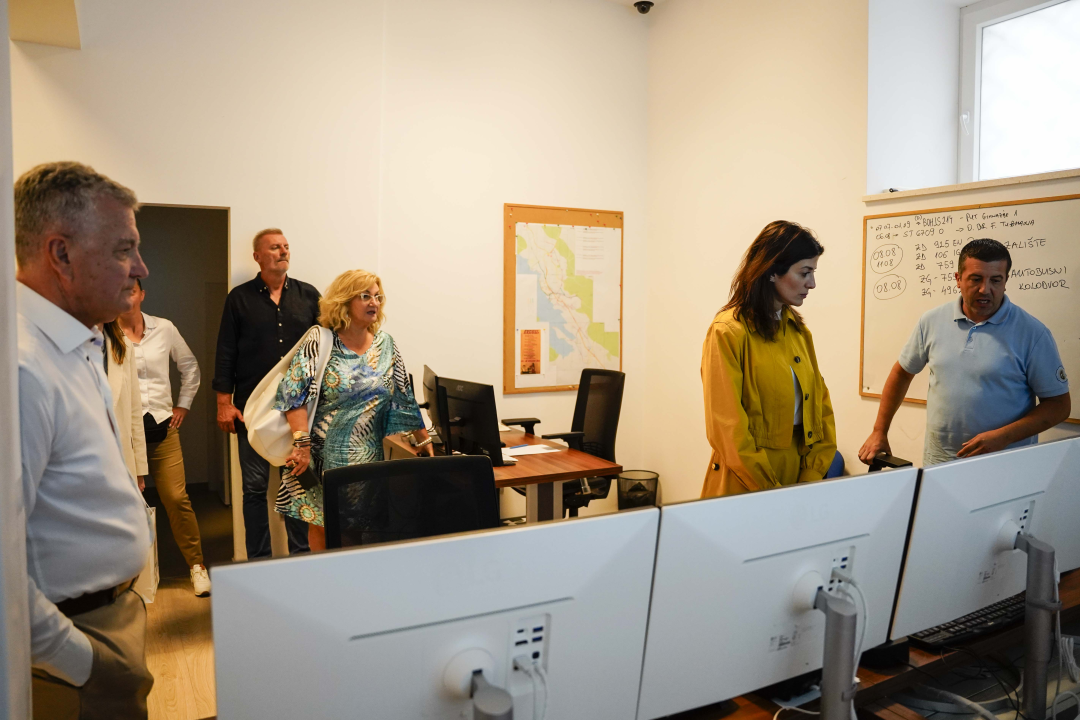 Američka veleposlanica Nathalie Rayes sastala se sa gradonačelnikom Burićem