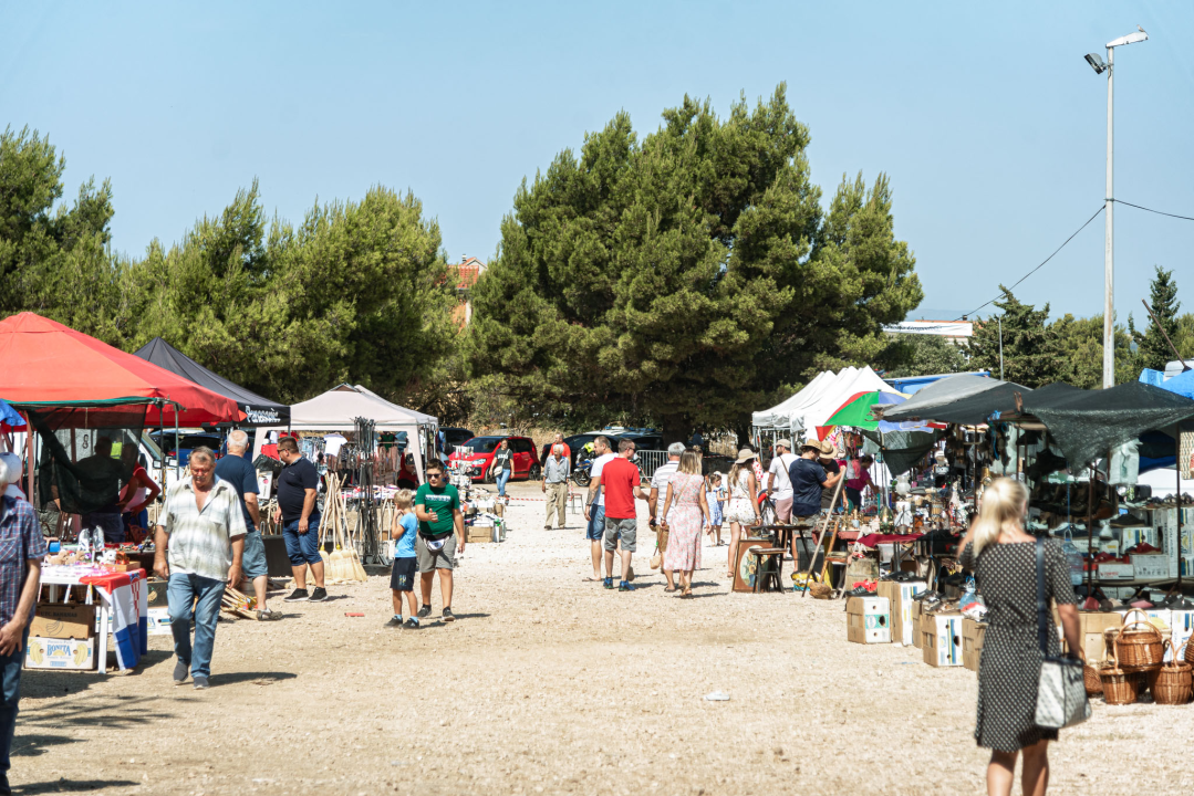 Velik broj vjernika okupio se u marijanskom svetištu u Vrpolju: Misu predvodio biskup Rogić