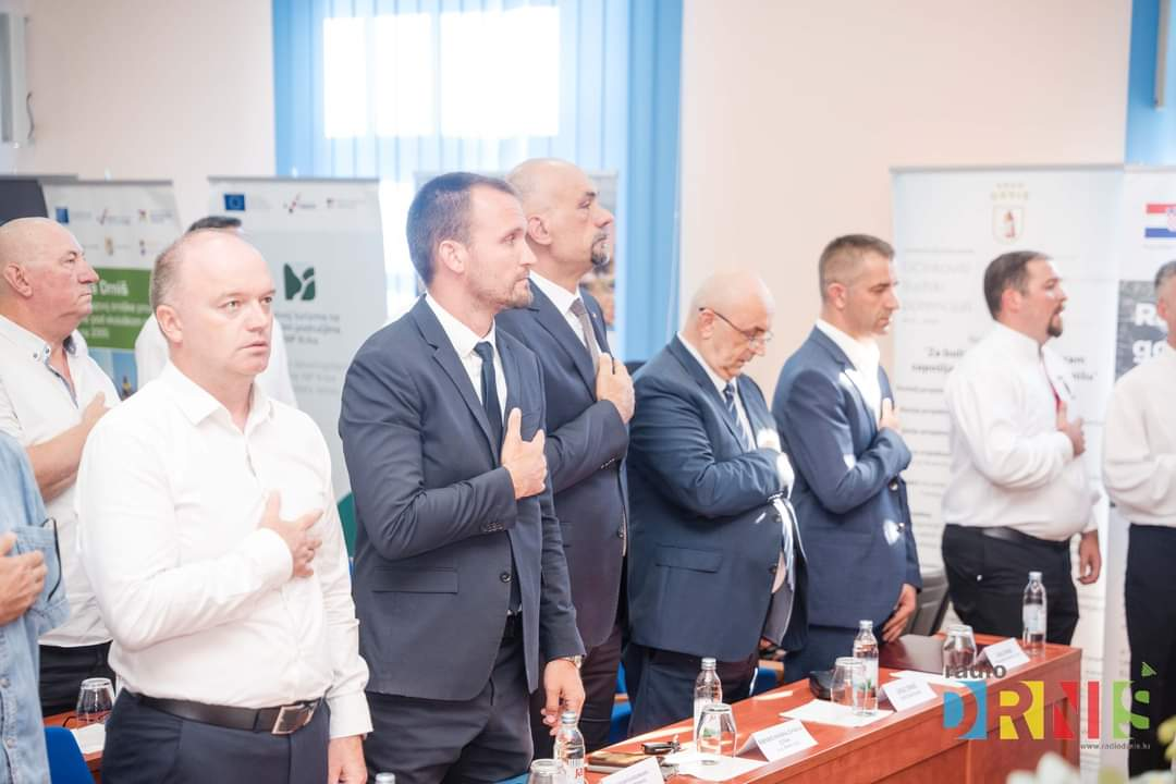 Na svečanoj sjednici drniškog Gradskog vijeća uručene nagrade ovogodišnjim laureatima