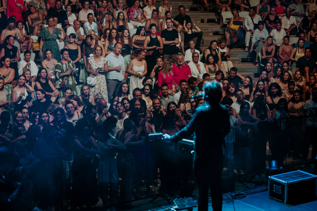 Silente ‘pronašli način’ i raspjevali rasprodanu tvrđavu sv. Mihovila 