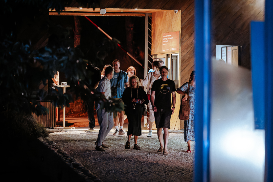 Oblaci su se razišli, nevrijeme je pričekalo, a Lelu Kaplowitz je na pozornicu Baronea ispratio puni mjesec