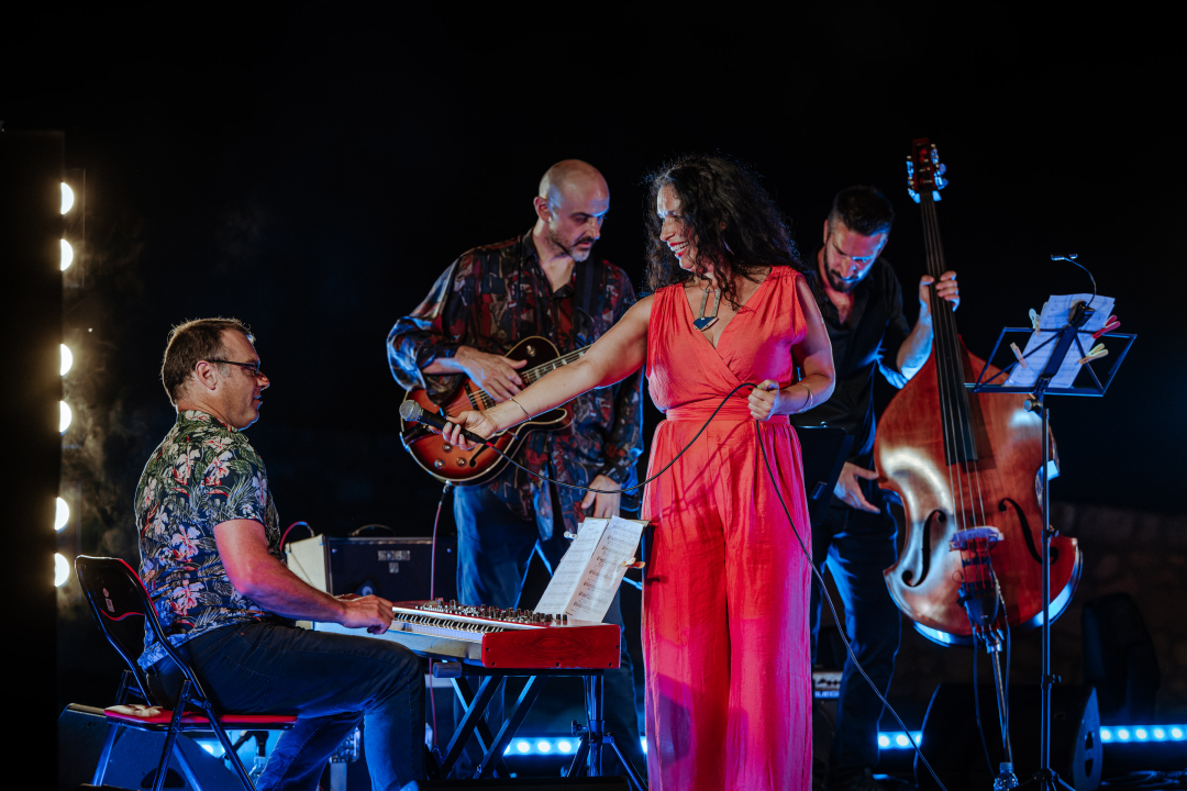 Oblaci su se razišli, nevrijeme je pričekalo, a Lelu Kaplowitz je na pozornicu Baronea ispratio puni mjesec