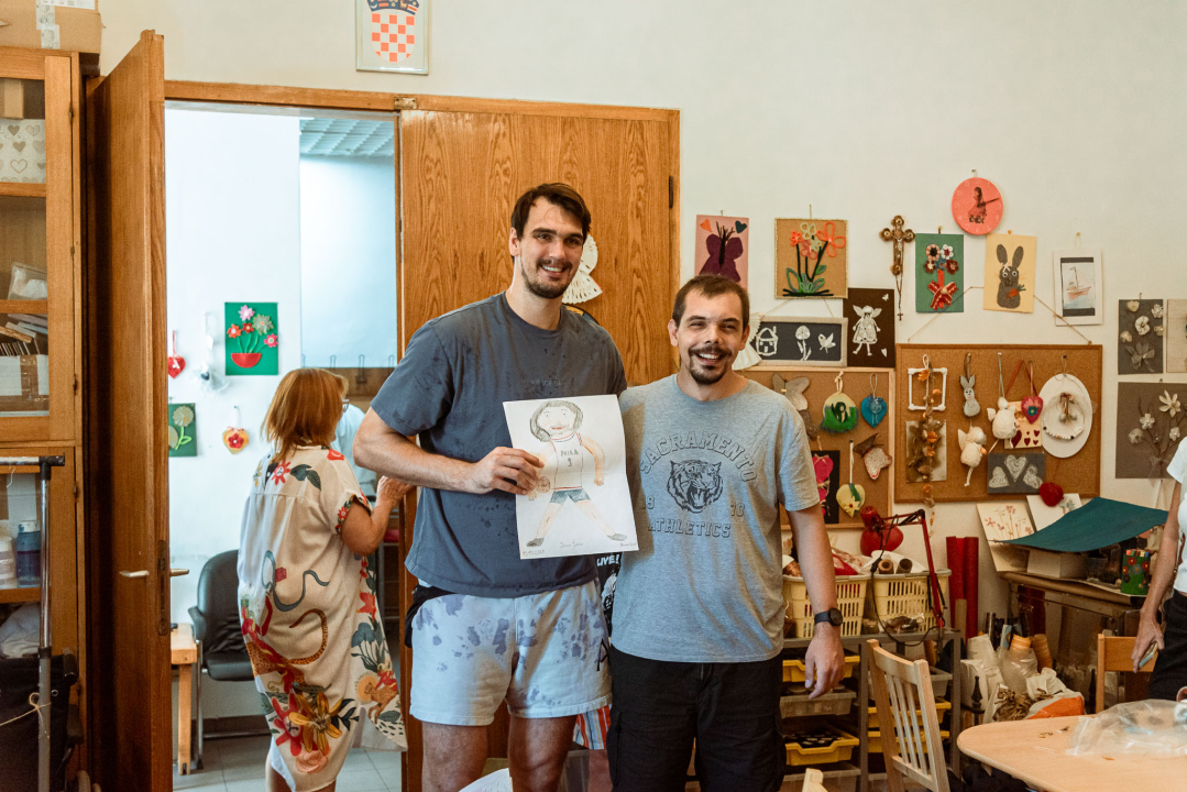 Dario Šarić posjetom razveselio Udrugu Kamenčići