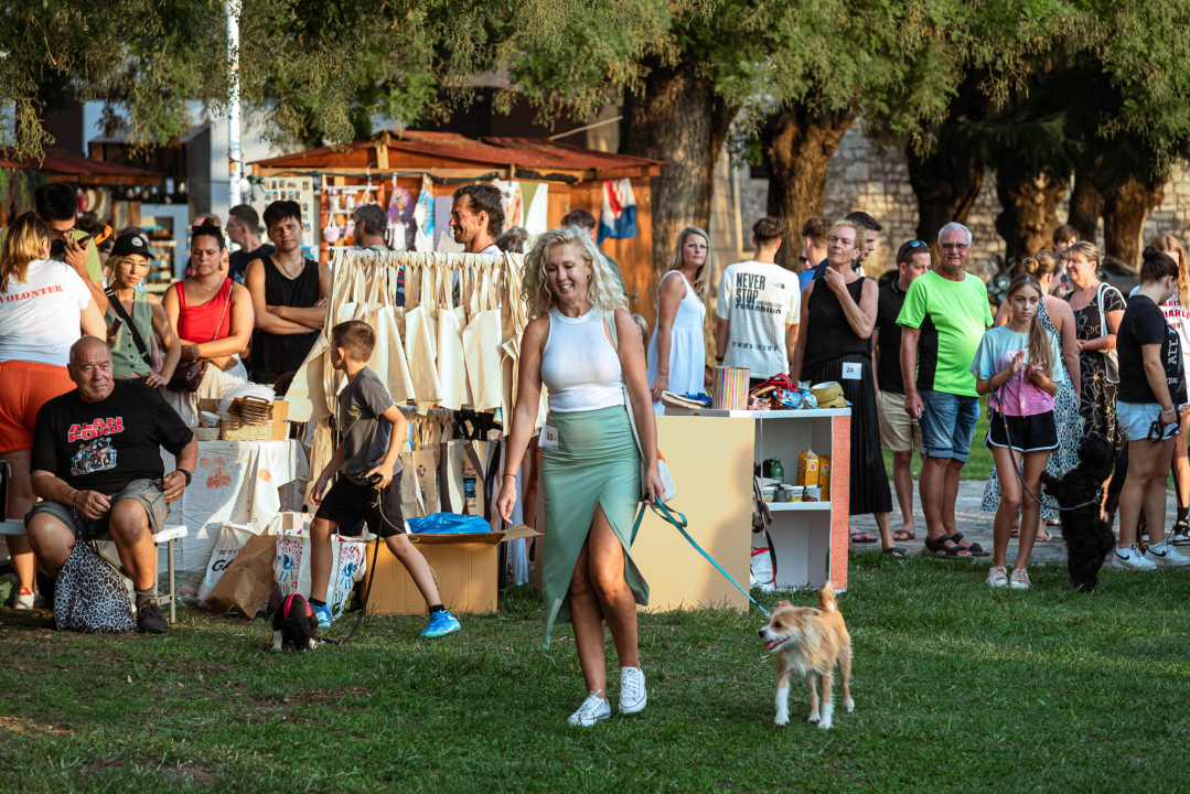 Šibenske šape rođendan proslavile izložbom pasa, tombolom i kvizom