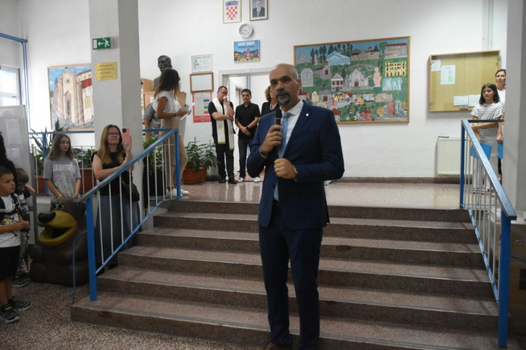 Župan Jelić posjetio drnišku osnovnu školu