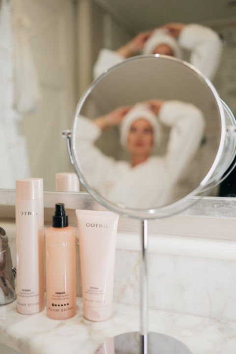 Glamurozna Iva Jerković zasjala na crvenom tepihu Venezia Film Festivala uz Cotril