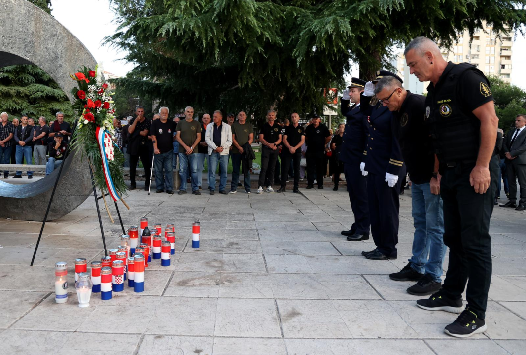 Komemoracijom i mimohodom branitelja odana počast preminulima u najvažnijim danima povijesti Šibenika