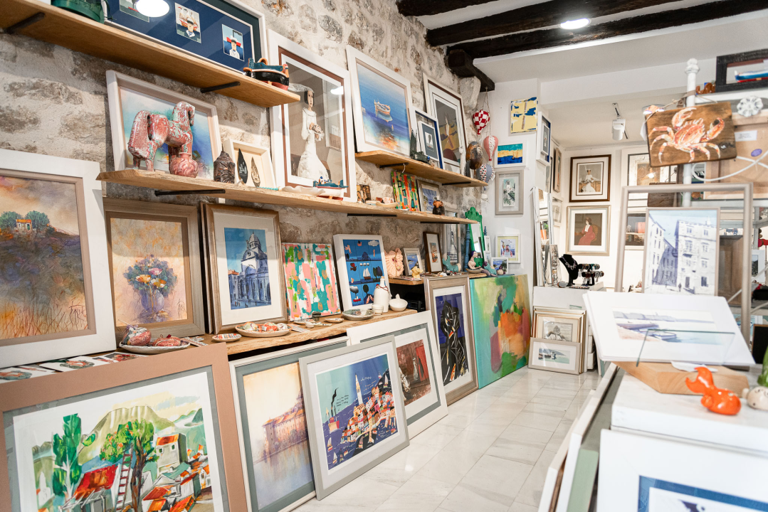 Jesenska kolekcija stigla je u izloge Galerije Juraj Dalmatinac