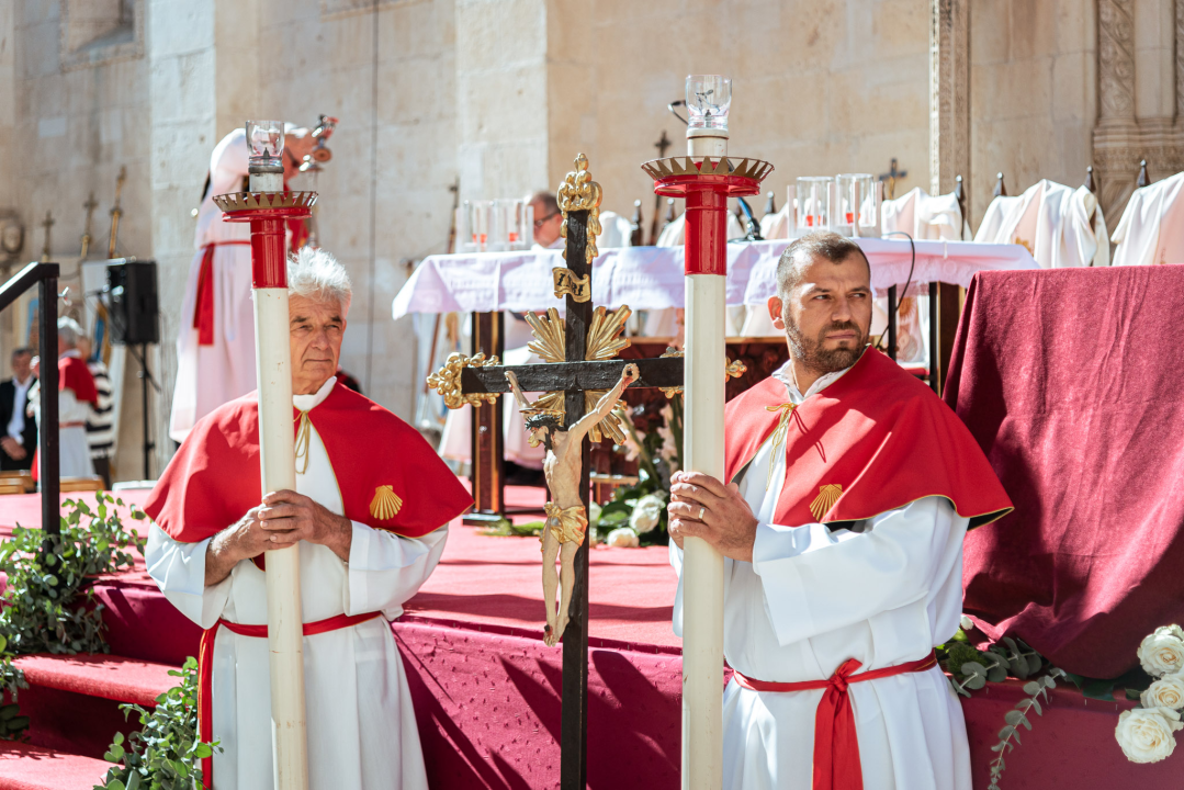 Povodom Dana Šibenika održana tradicionalna svečana procesija ulicama grada i sveta misa
