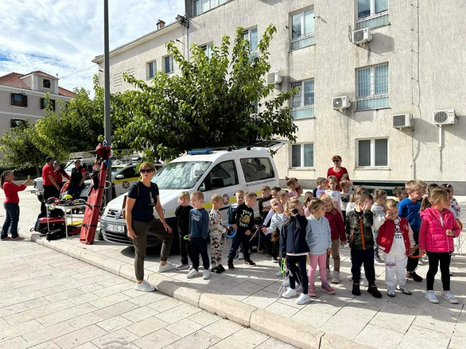 U punoj spremi održana smotra operativnih snaga civilne zaštite Grada Drniša