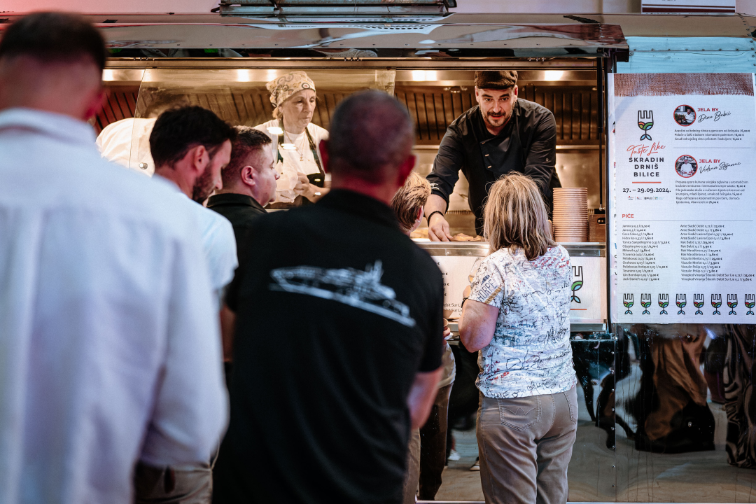 Održana druga eno-gastro manifestacija po redu 'Taste like... Skradin, Drniš, Bilice': Tradicionalna jela na moderan način