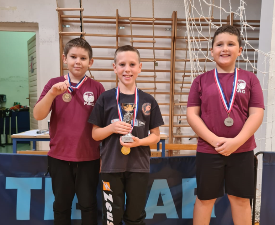 Dvoje mladih stolnotenisača Šibenika do prvog mjesta u Pagu