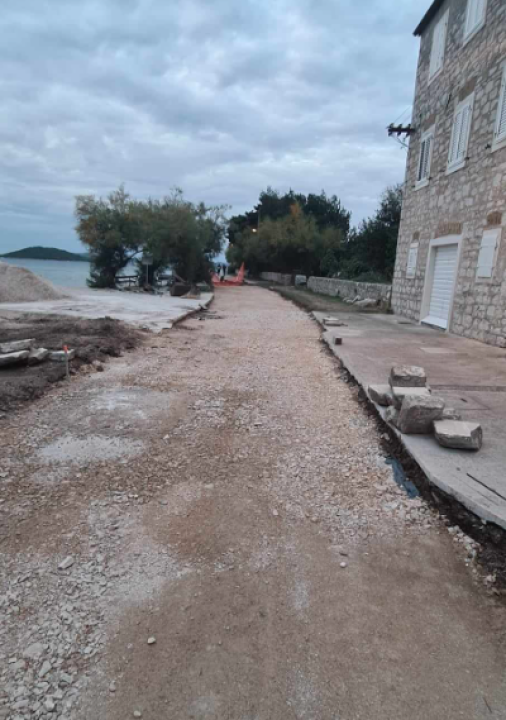 Nova kolnička konstrukcija: Uređuje se Aleja murvi na Zlarinu