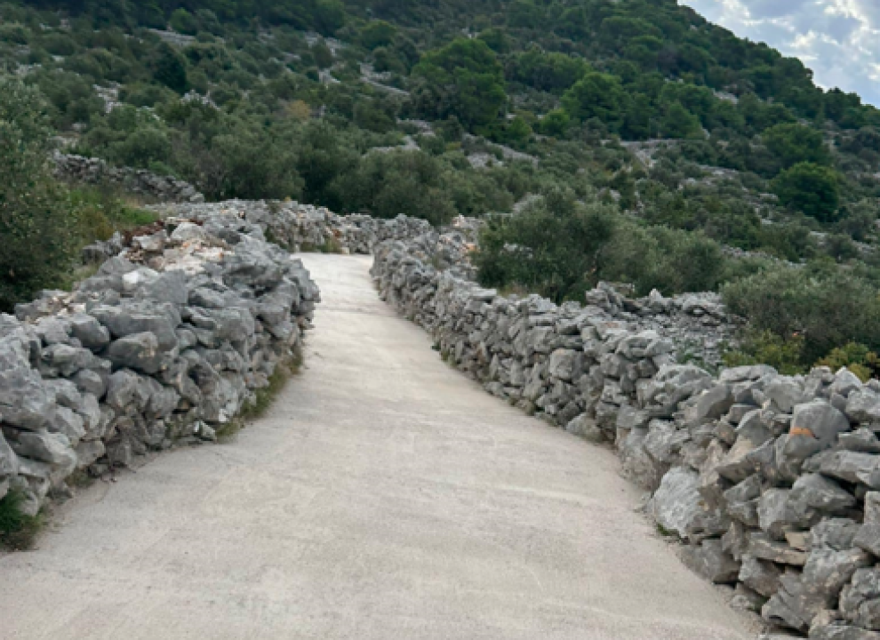 Uređenje šetnice na otoku Kapriju ide dalje: Grad Šibenik ugovorio radove vrijedne 76.404 eura