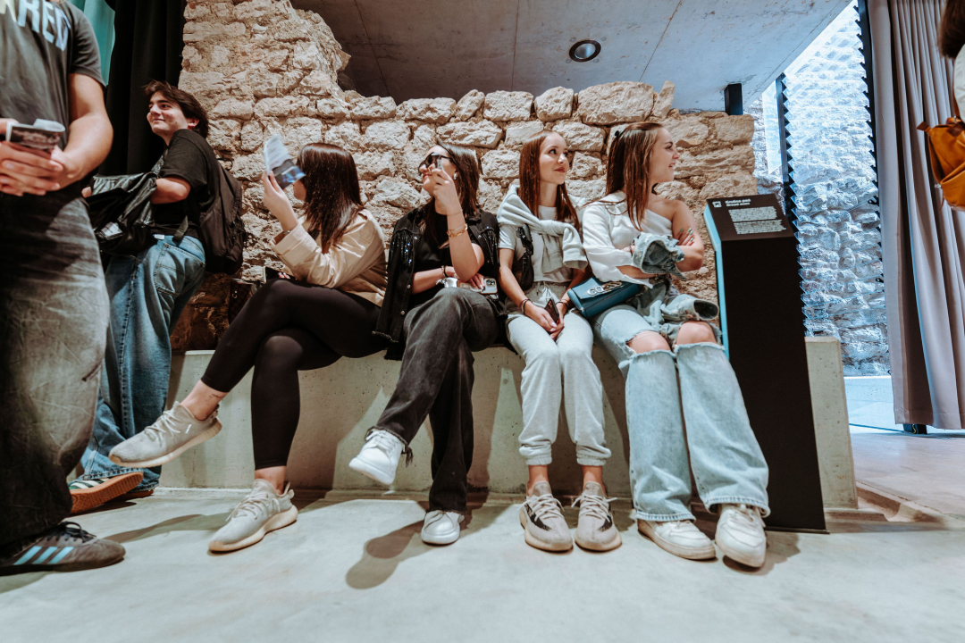 Preko 300 šibenskih gimnazijalaca pohodilo tri tvrđave: 'Ma vidi koliko mladih, lipo li ih je vidit'