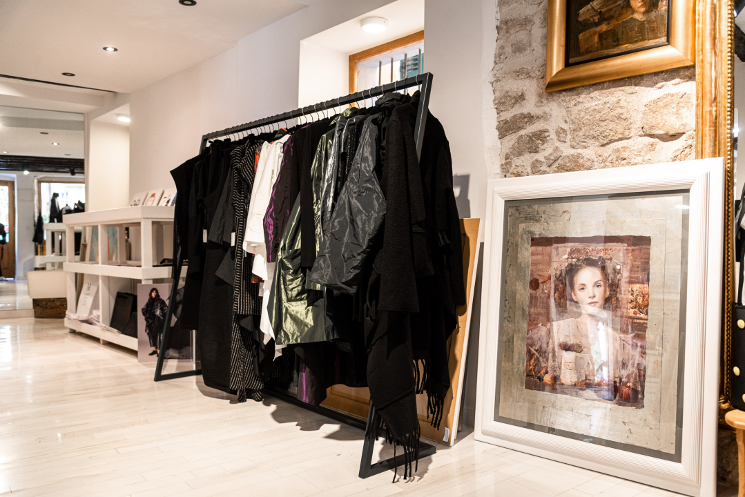 U Galeriji Juraj Dalmatinac ulovite umjetnine poznatih hrvatskih slikara po odličnim cijenama! 