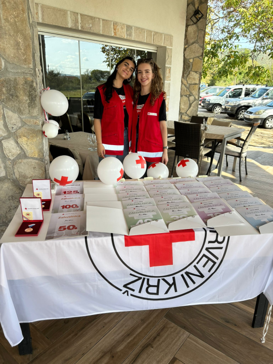 Njihova plemenitost spašava živote: U Drnišu obilježen Dan darivatelja krvi