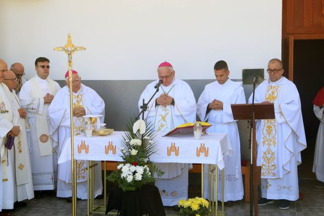 Biskup Rogić predvodio misu na gradskom groblju Kvanj