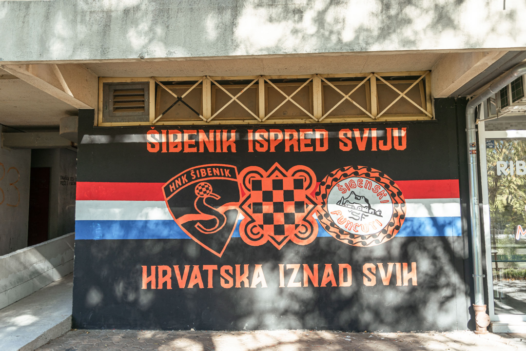 Šibenik diše narančasto: Kvartovi postaju galerije za navijačku umjetnost (2. dio)