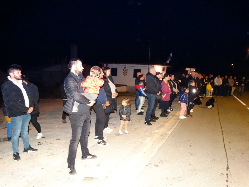 Vukšić zapalio svijeće  u znak sjećanja za Vukovar i Škabrnju  