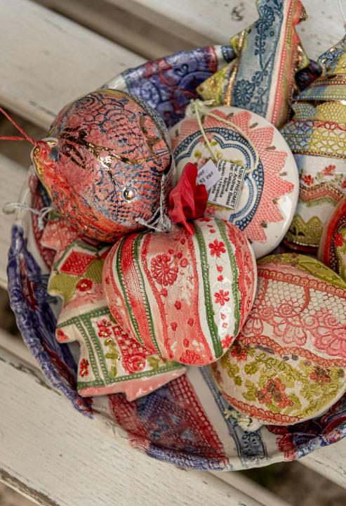 Božić je stigao u Galeriju Juraj Dalmatinac: Pronađite unikatne umjetnine i darove!