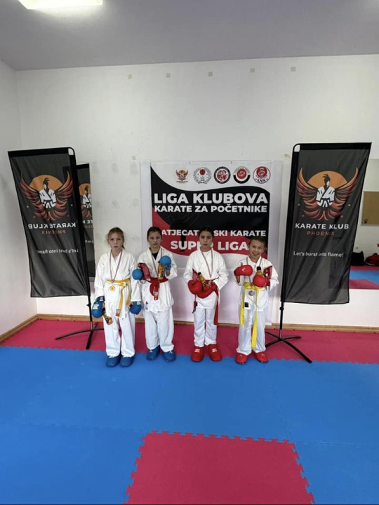 Policijski pas Tigar unio je veselje među mlade karataše u Murteru