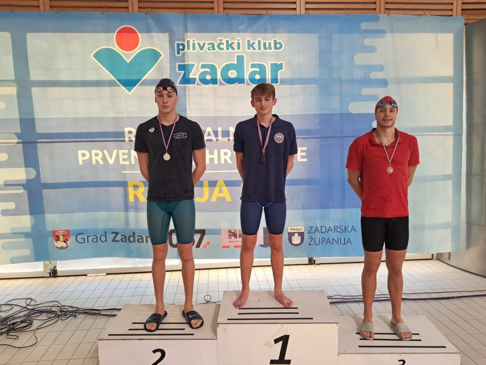 Uspješni plivači Mora: najmlađima osam, Goranu Stegiću 13, klupskim štafetama tri medalje