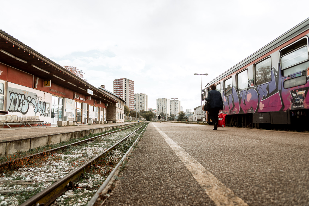 Crtica sa šibenskog željezničkog kolodvora: Nije nešto prometan, ali je zato jako fotogeničan 