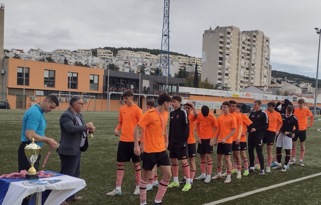 Juniori Šibenika nakon penala osvojili Kup Dalmacije: Vratar Ilić obranom u šestoj seriji donio titulu