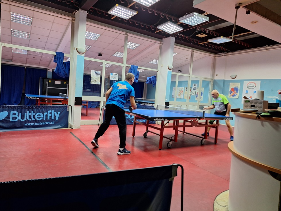 U Rekreativnoj stolnoteniskoj ligi Šibenik nakon nepotpunih 7 kola dvije momčadi na vrhu sa 6 pobjeda