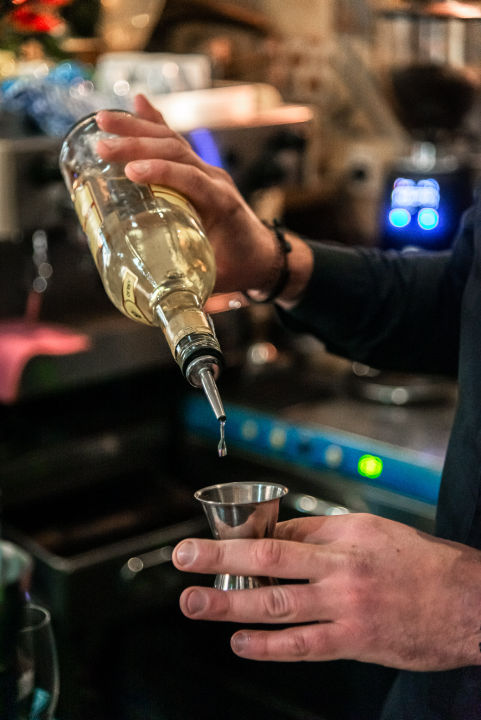 Zima u Vintage Baru: Uživajte u toplim koktelima i kreativnom programu 