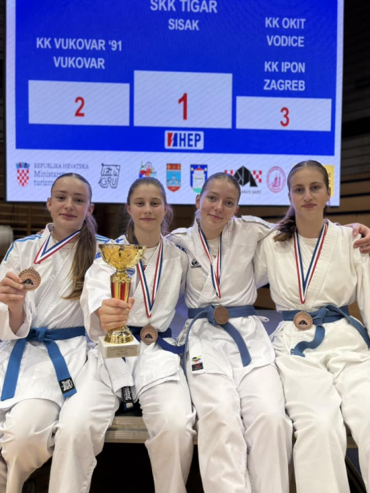 Veliki posao KK Okit na Prvenstvu Hrvatske: ekipno srebro u katama i bronca u borbama, uz 4 pojedinačne medalje