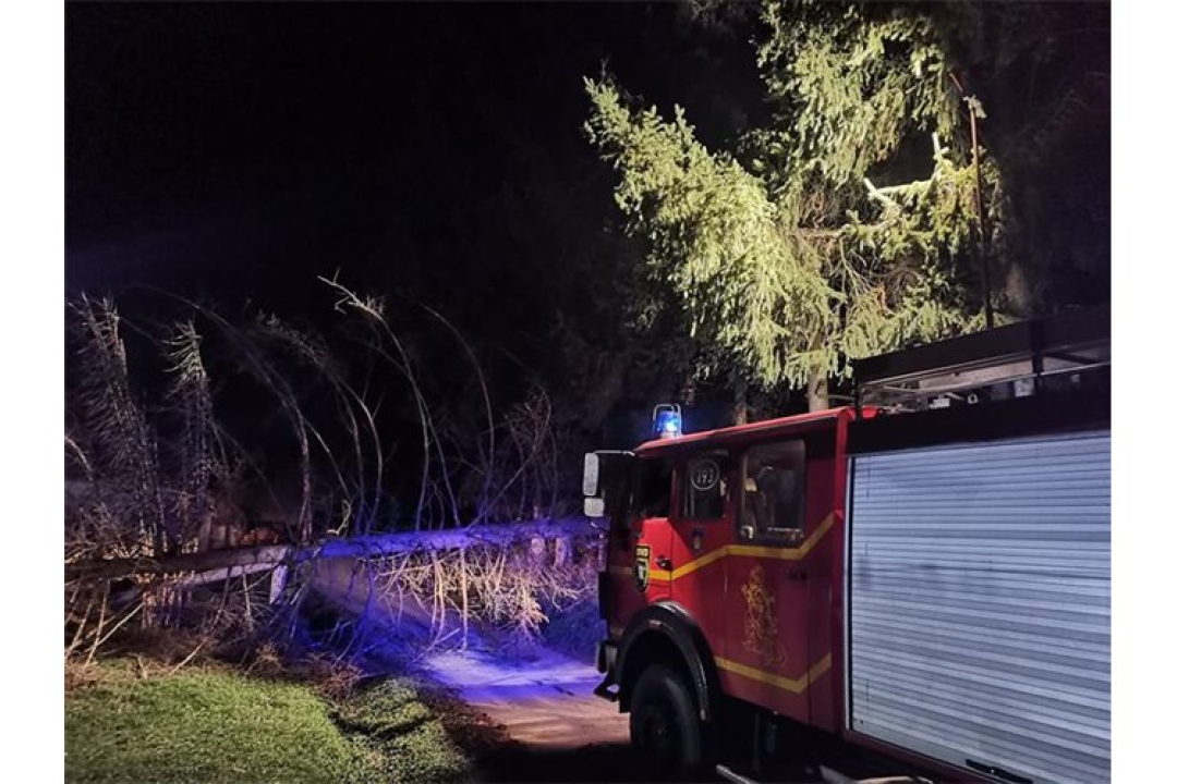 Olujno nevrijeme stvara probleme: Vatrogasci bilježe povećan broj intervencija