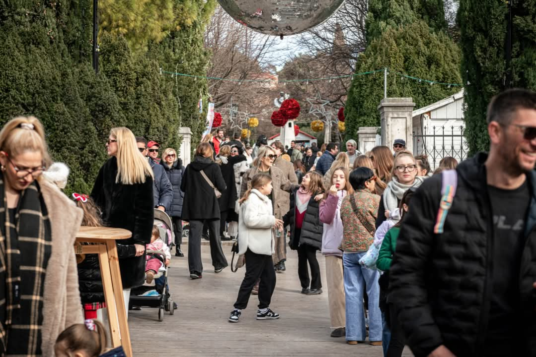 Top Show Band Cabaret zagrijava Šibenčane u parku