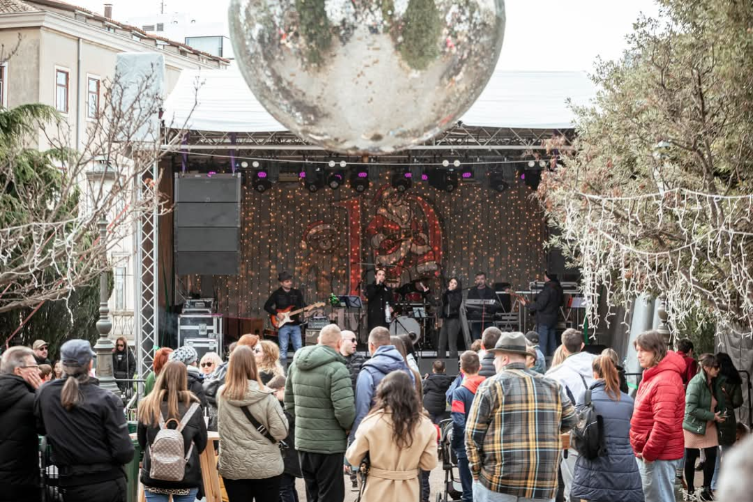 Top Show Band Cabaret zagrijava Šibenčane u parku