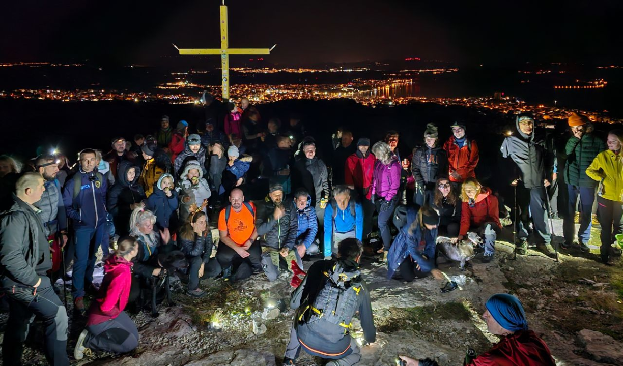 U režiji Vodiških piketaša održana noćna lagana planinarska šetnja po brdima