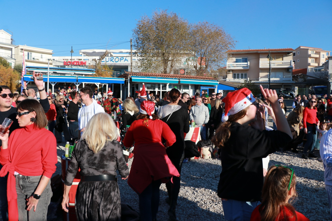 Primošten je glasno i veselo danas ispratio staru godinu 