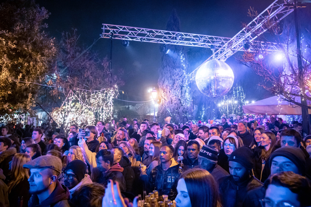 Šibenik 2025. dočekao u stilu: Plesalo se ispred dvije gradske pozornice!  