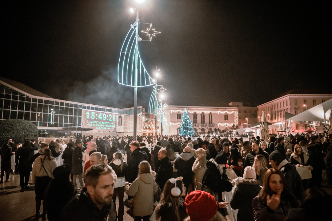 Prekrasan prizor: Lampioni dobrih želja pušteni s Poljane