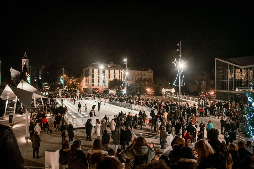 Prekrasan prizor: Lampioni dobrih želja pušteni s Poljane