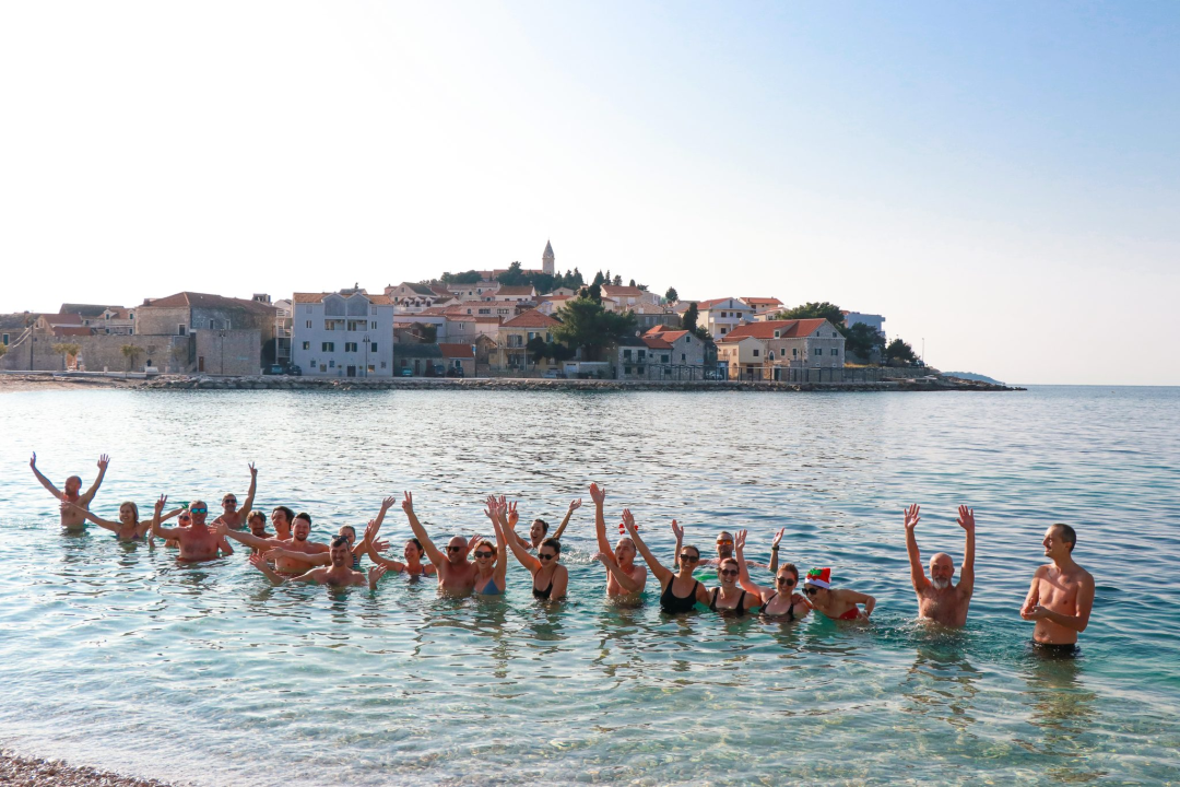 Hrabri primoštenski kupači nastavili tradiciju novogodišnje banjade
