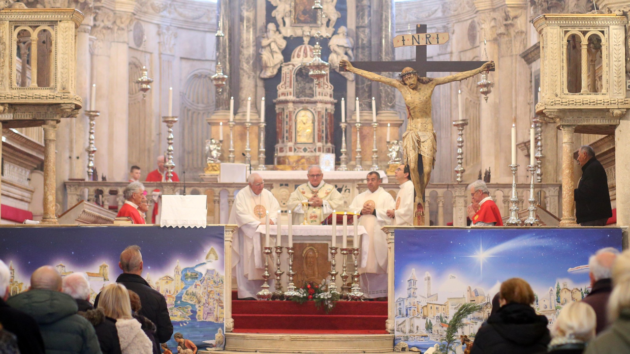 Šibenski biskup Tomislav Rogić predvodio novogodišnje svečano misno slavlje