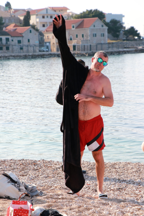 Hrabri primoštenski kupači nastavili tradiciju novogodišnje banjade