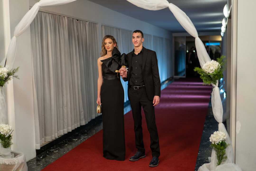 FOTOGALERIJA Zavirite na spektakularni Maturalni ples Ekonomske škole (2)