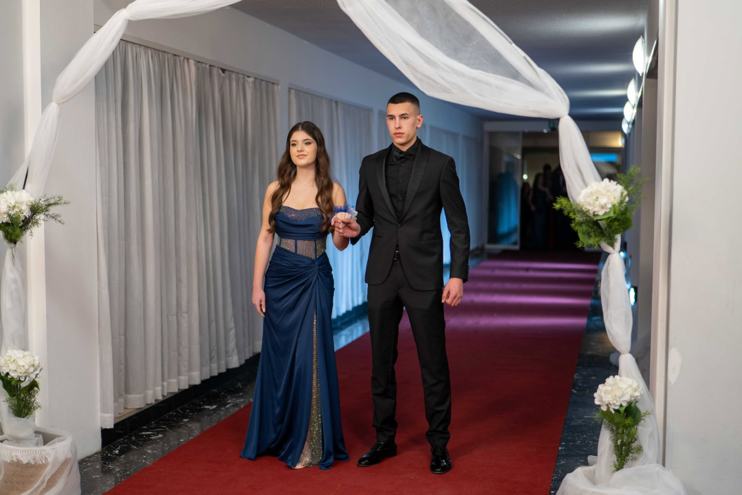 FOTOGALERIJA Zavirite na spektakularni Maturalni ples Ekonomske škole (1)
