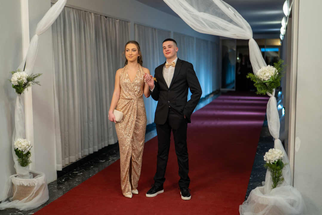 FOTOGALERIJA Zavirite na spektakularni Maturalni ples Ekonomske škole (1)